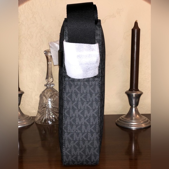 💥SOLD💥 - Micheal Kors - Cooper Flight Bag - NWT - Picture 7 of 15